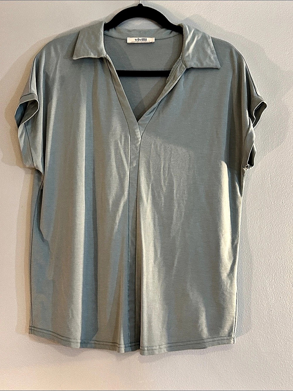 Vivilli gray-green Collared Short Sleeve Top Like New size large